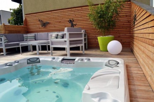 outdoor-hot-tub-trends-for-2019